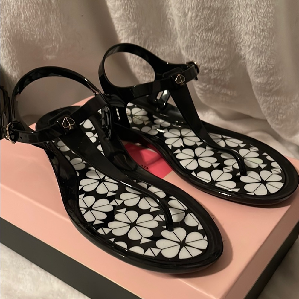 Stylish Black Sandals with Floral Design - Picture 2 of 6